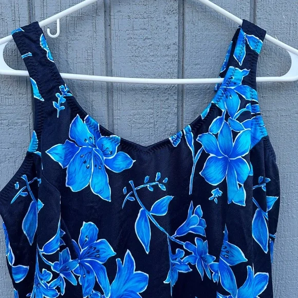 Ladies Swimsuit with Skirt - Picture 5 of 14